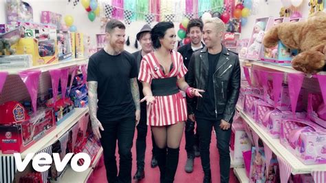 F­a­l­l­ ­O­u­t­ ­B­o­y­ ­v­e­ ­D­e­m­i­ ­L­o­v­a­t­o­­u­n­ ­E­ğ­l­e­n­c­e­l­i­ ­Y­e­n­i­ ­K­l­i­b­i­ ­­I­r­r­e­s­i­s­t­i­b­l­e­­ ­Y­a­y­ı­n­l­a­n­d­ı­!­